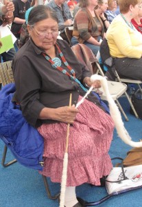 Learn to spin!++Rose Yazzie shows us how it's done.